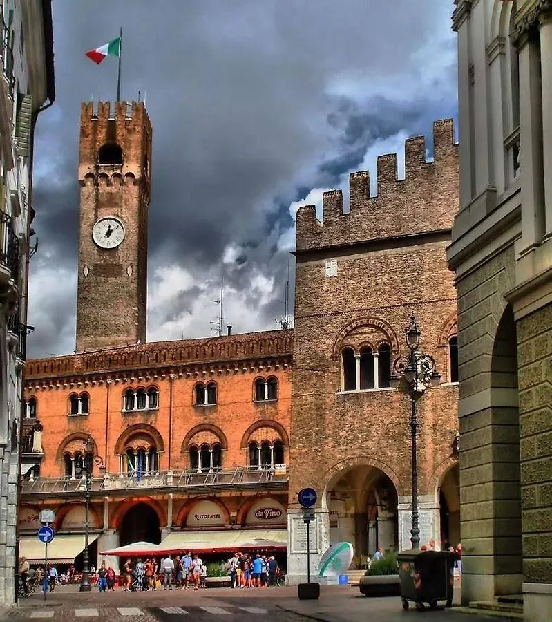 Апартаменты Holiday Treviso Suite Lombardi Италия